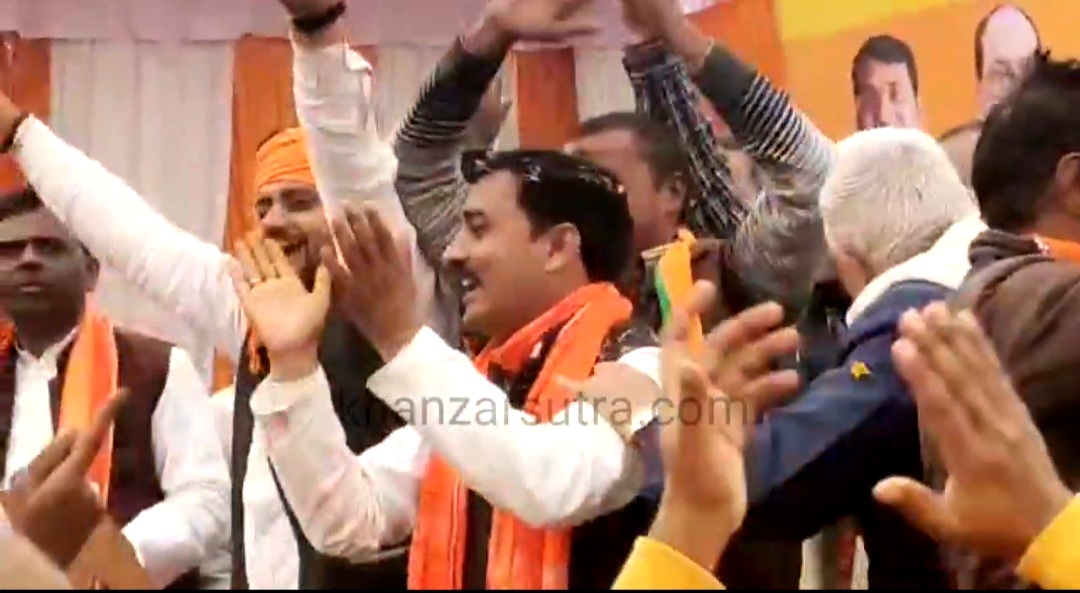 झूमते विधायक , झूमते कार्यकर्ता , गूंज रहा आयेंगे तो योगी ही